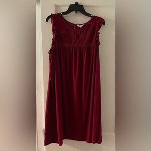 Ladies dress, crown and ivy.